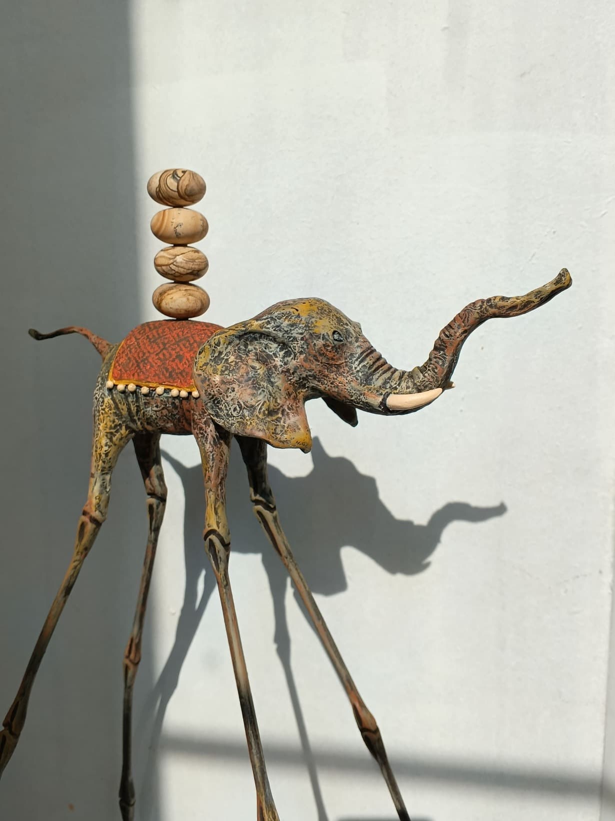 Авторская статуэтка слона Дали с инкрустацией из яшмы — эксклюзивный handmade декор